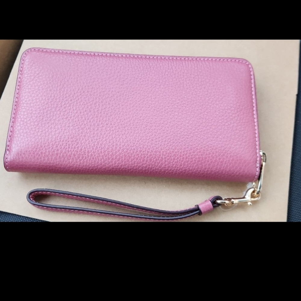 SOLD.  New Rouge Leather Coach Long Zip Around Wallet with removable wrist strap - Picture 3 of 4